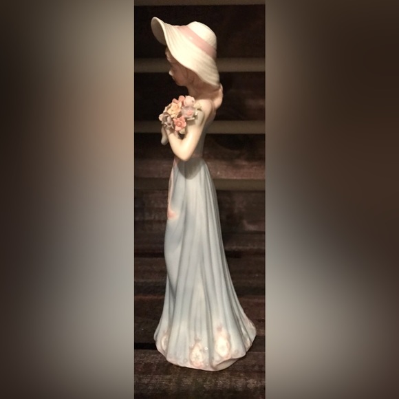 Figurine Gifts by House of Lloyd - Picture 3 of 7